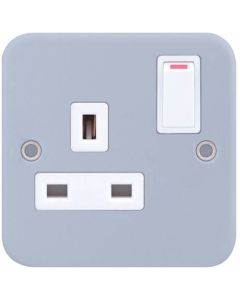 Selectric Metal Clad 1 Gang SP Switched Plug Socket 13A